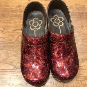 Sanita Clogs - Size 38 🌺🌸